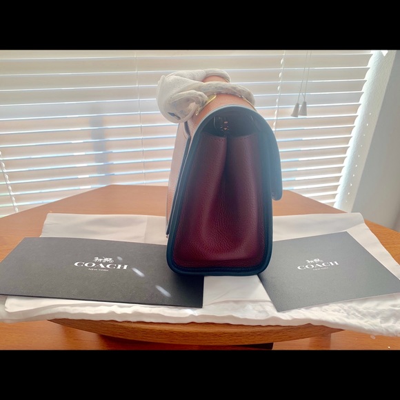 Coach - Picture 4 of 6